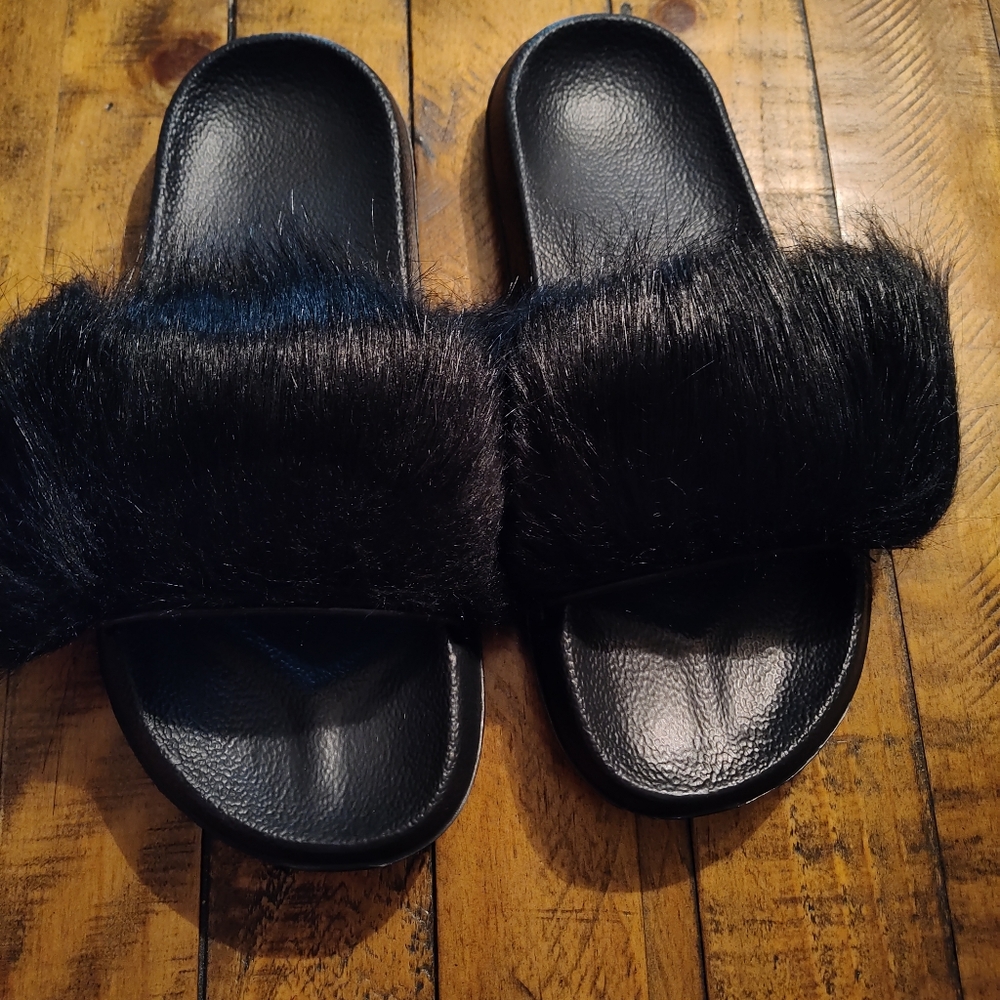 Women's Fur Slides Size 9/10